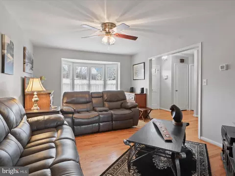 8408 Willow Forge Rd, Springfield, VA 22152 photo 6
