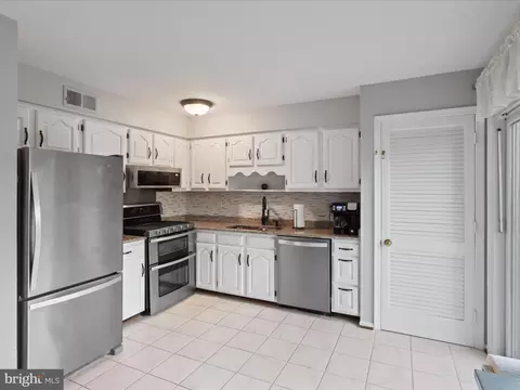 8408 Willow Forge Rd, Springfield, VA 22152 photo 11
