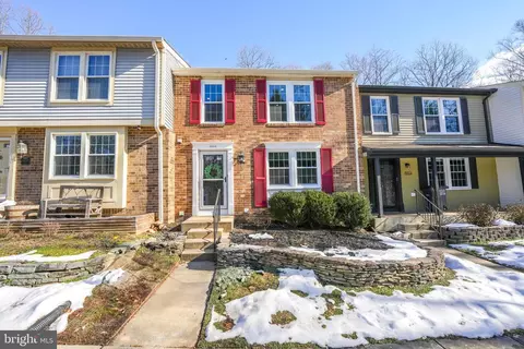 8906 Gutman Ct, Springfield, VA 22153