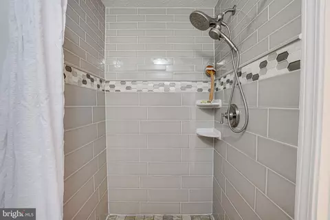 Bath - 8906 Gutman Ct, Springfield, VA 22153 photo 3 of 5