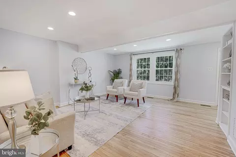 Living - 8906 Gutman Ct, Springfield, VA 22153 photo 2 of 8
