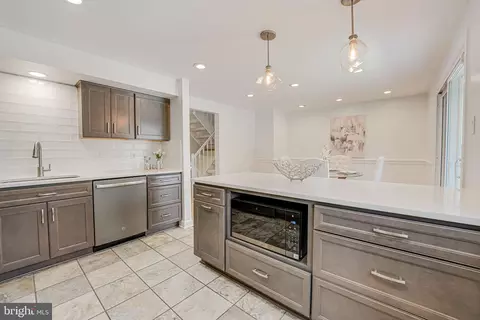 Kitchen - 8906 Gutman Ct, Springfield, VA 22153 photo 4 of 5