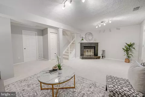 Living - 8906 Gutman Ct, Springfield, VA 22153 photo 8 of 8