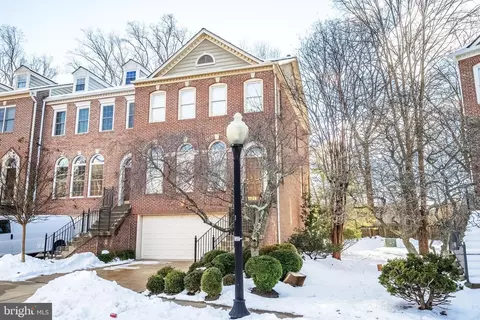 10187 Castlewood Ln, Oakton, VA 22124
