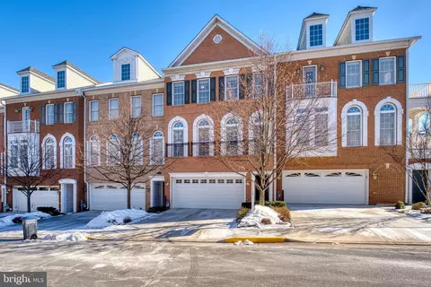 4071 Clovet Dr #13, Fairfax, VA 22030