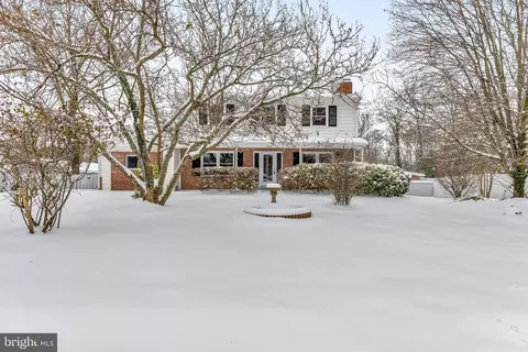 7505 Davian Dr, Annandale, VA 22003