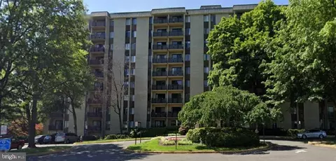 6001 Arlington Blvd #802, Falls Church, VA 22044
