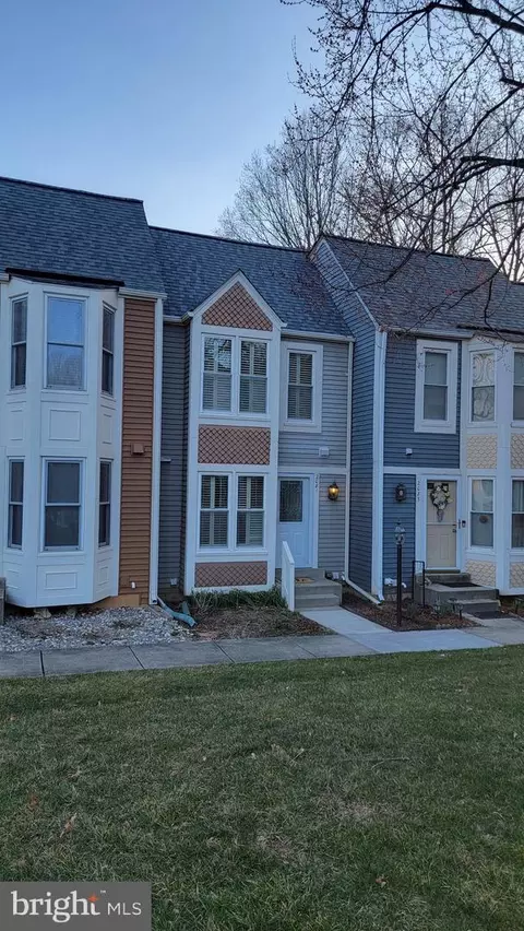 2081 Whisperwood Glen Ln, Reston, VA 20191