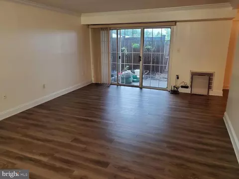 Living - 1900 Wilson Ln #T2, Mclean, VA 22102 photo 2 of 4