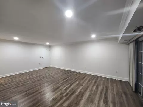 Living - 1900 Wilson Ln #T2, Mclean, VA 22102 photo 1 of 4