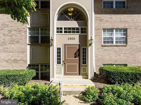 1900 Wilson Ln #T2, Mclean, VA 22102
