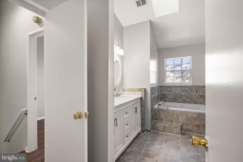2448 Ridgehampton Ct, Reston, VA 20191 photo 18