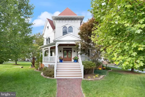 326 Adahi Rd SE, Vienna, VA 22180