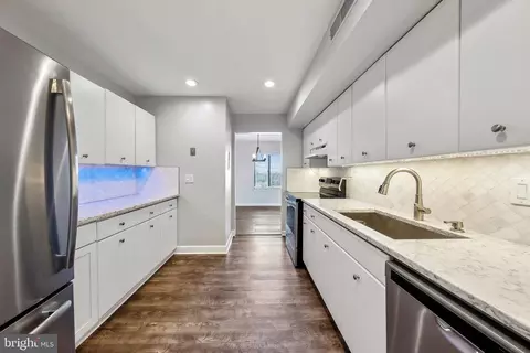 3101 S Manchester St #901, Falls Church, VA 22044