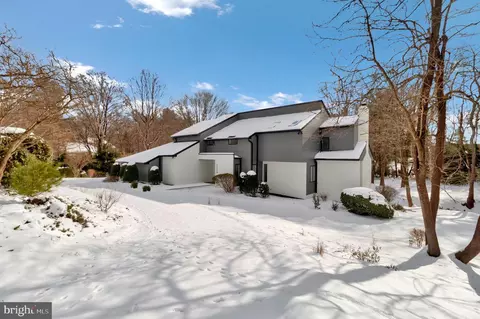 11119 Sweetwood Ln, Oakton, VA 22124