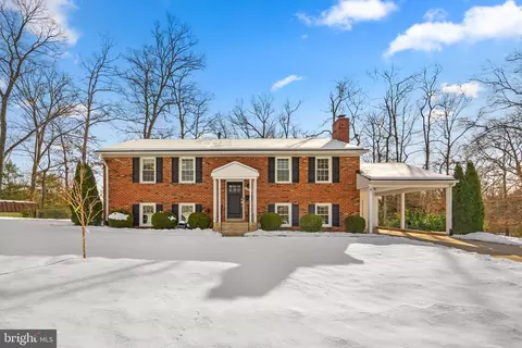 4511 Mullen Ln, Annandale, VA 22003
