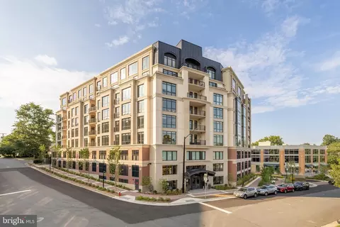 6718 Lowell Ave #803, Mclean, VA 22101