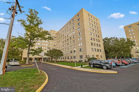 6621 Wakefield Dr #819, Alexandria, VA 22307