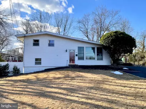 5931 Ridge View Dr, Alexandria, VA 22310