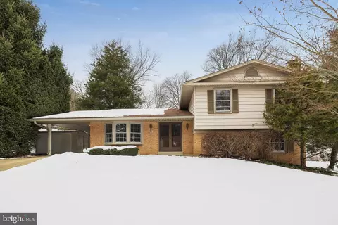 9610 Counsellor Dr NW, Vienna, VA 22181