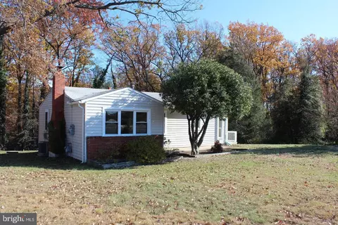 3735 W Ox Rd, Fairfax, VA 22033