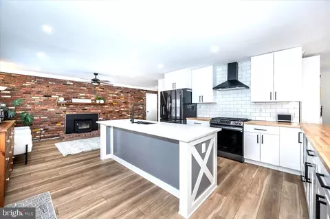 3917 Pineland St, Fairfax, VA 22031