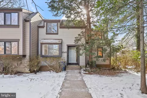 1545 Scandia Cir, Reston, VA 20190