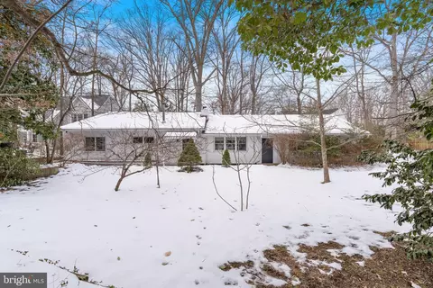7926 Bolling Dr, Alexandria, VA 22308