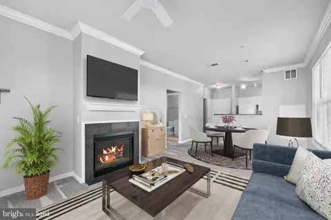 11305 Aristotle Dr #2-205, Fairfax, VA 22030