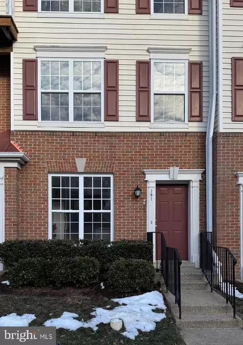 2489 Quick St #101, Herndon, VA 20171 photo 2