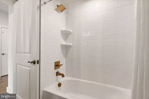 Bath - 9321 Quadrangle St, Lorton, VA 22079 photo 4 of 5