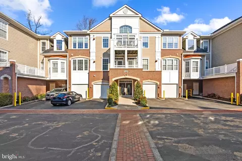 7880 Rolling Woods Ct #404, Springfield, VA 22152