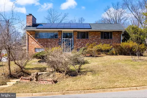 4028 Honey Ln, Annandale, VA 22003