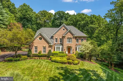 499 Seneca Knoll Ct, Great Falls, VA 22066