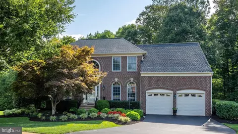 8281 Armetale Ln, Fairfax Station, VA 22039