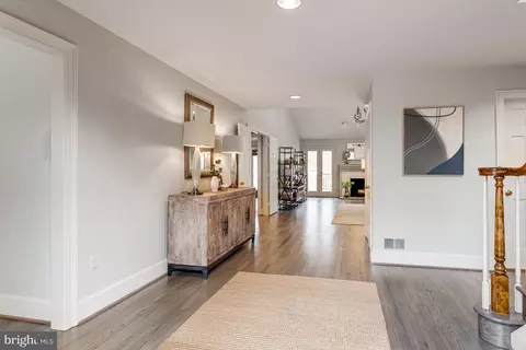 7008 Green Oak Dr, Mclean, VA 22101 photo 4