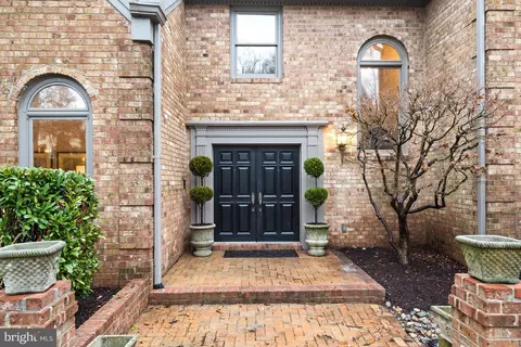 7008 Green Oak Dr, Mclean, VA 22101 photo 2