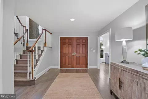 7008 Green Oak Dr, Mclean, VA 22101 photo 3