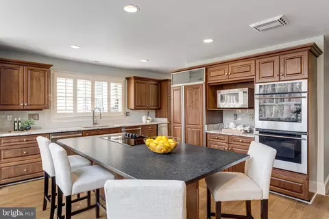 7008 Green Oak Dr, Mclean, VA 22101 photo 13