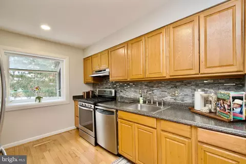 10919 Howland Dr, Reston, VA 20191 photo 18
