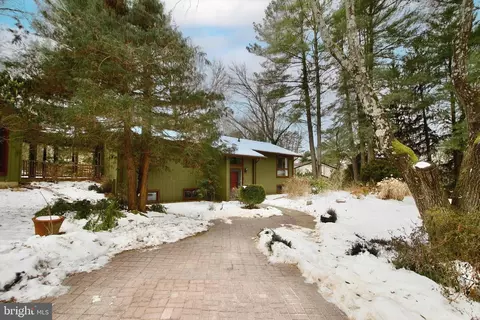 10919 Howland Dr, Reston, VA 20191