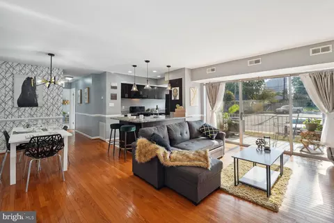 3702 N Rosser St #104, Alexandria, VA 22311