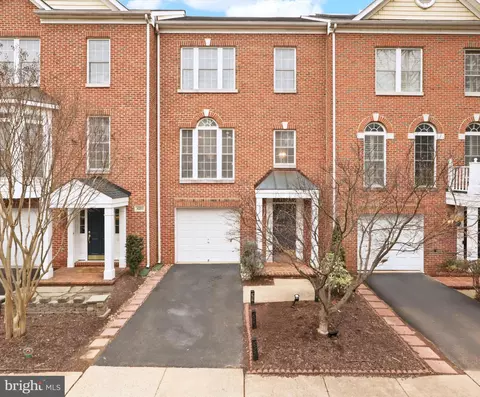 4295 Park Green Ct, Fairfax, VA 22030
