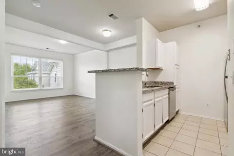 Living - 1600 Spring Gate Dr #2408, Mclean, VA 22102 photo 1 of 4