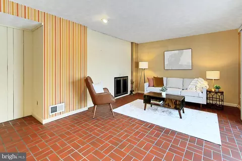Living - 6703 Doane Ave, Springfield, VA 22152 photo 5 of 6