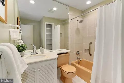 Bath - 6703 Doane Ave, Springfield, VA 22152 photo 2 of 3