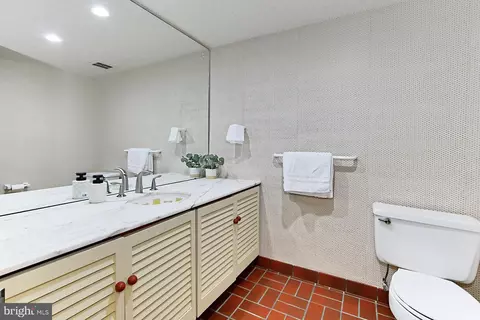 Bath - 6703 Doane Ave, Springfield, VA 22152 photo 3 of 3