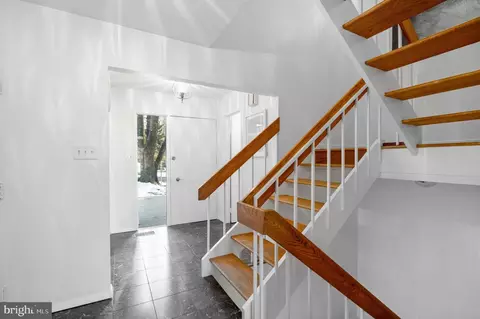 1606 Greenbriar Ct, Reston, VA 20190 photo 8