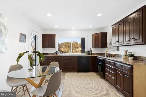 1606 Greenbriar Ct, Reston, VA 20190 photo 16