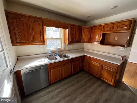 7043 Calamo St, Springfield, VA 22150 photo 6